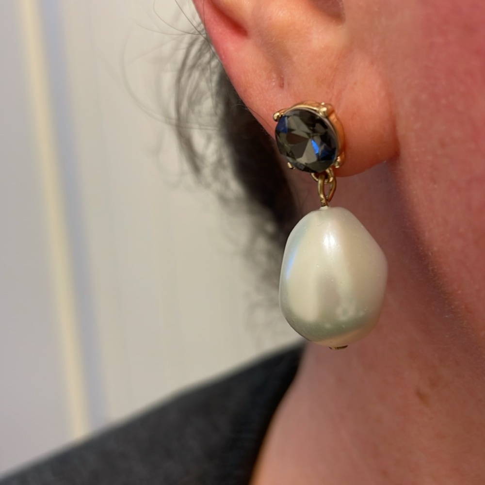 Loft Faux Smokey quartz and pearl drop earrings- costume jewelry - Picture 4 of 4